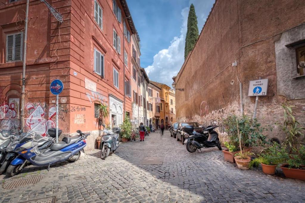 Shabby Apartment @Trastevere Rome Bagian luar foto